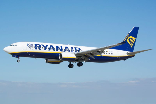 
												Ryanair снижает прибыль и предупреждает о падении цен на билеты
											